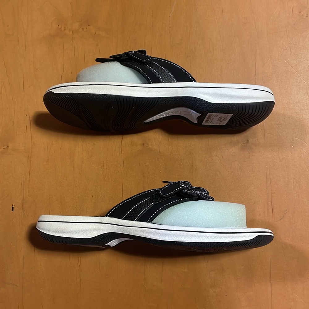 Clarks - Womens Brinkley Flora Flip Flops, size 8 US womens, color black/white. - Picture 3 of 5